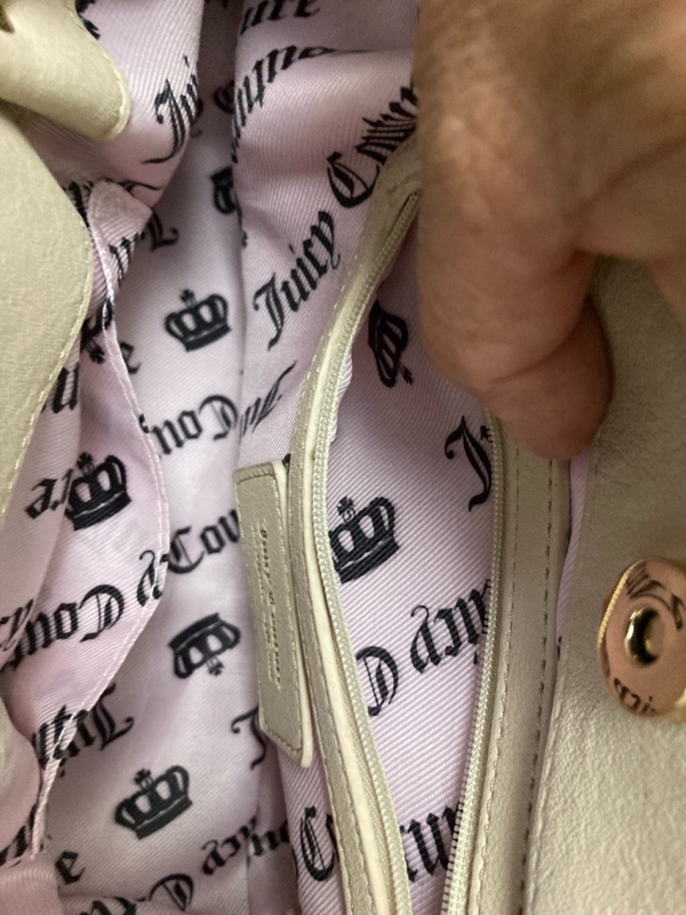 Juicy Couture Beige Shoulder Bag with Gold Hardware and Heart Charm - Picture 12 of 12